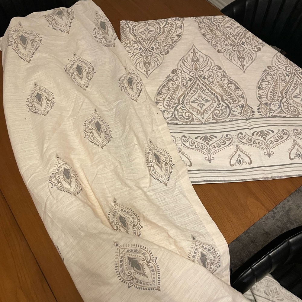 Nicole Miller Cream and Gray Patterned curtains
